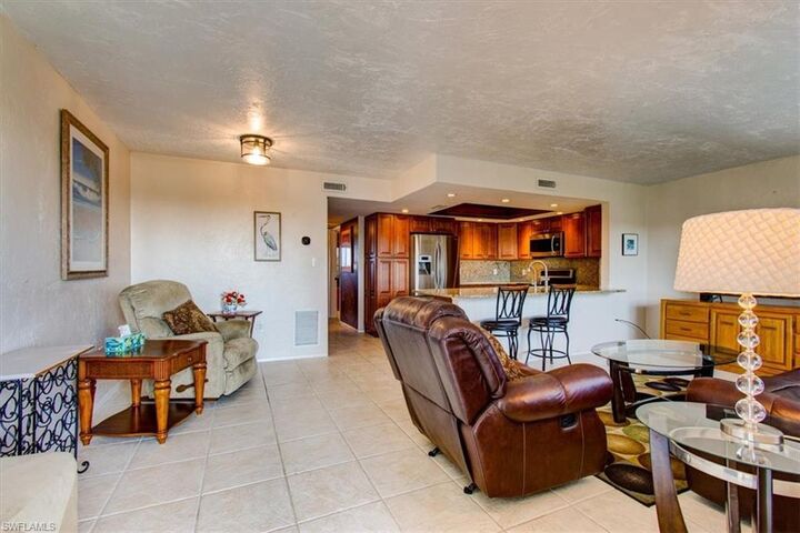 Property Photo:  4906 Victoria Dr 413  FL 33904 