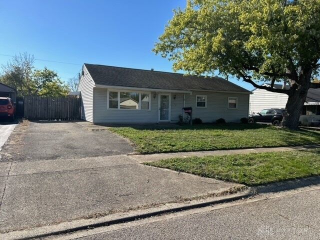 Property Photo: 1627 Catskill Lane OH 45432