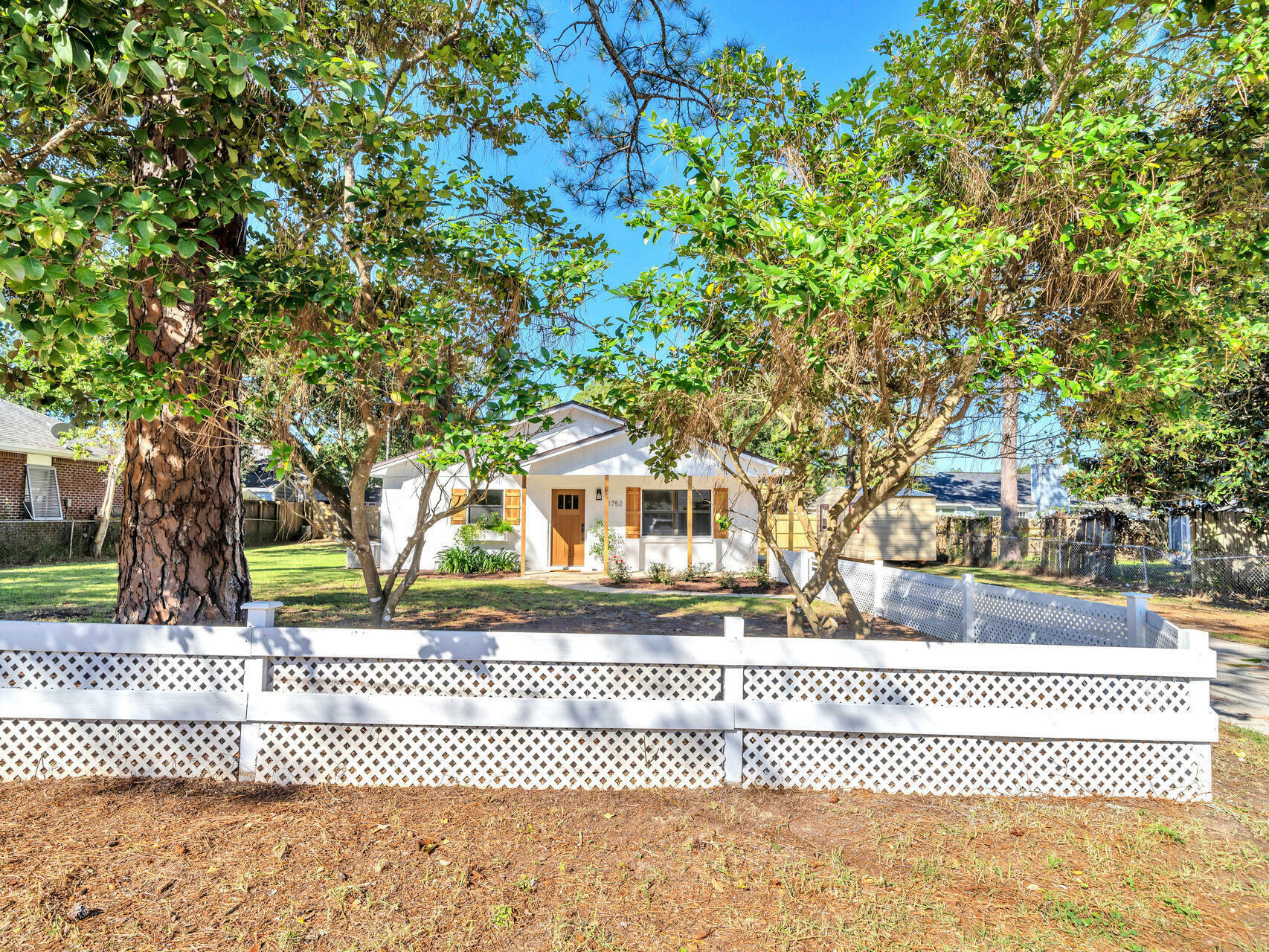 Property Photo:  1752 Hopper Street  FL 32578 