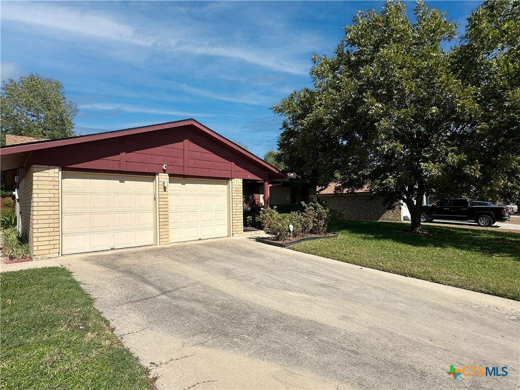Property Photo: 411 Orchid Drive TX 76542