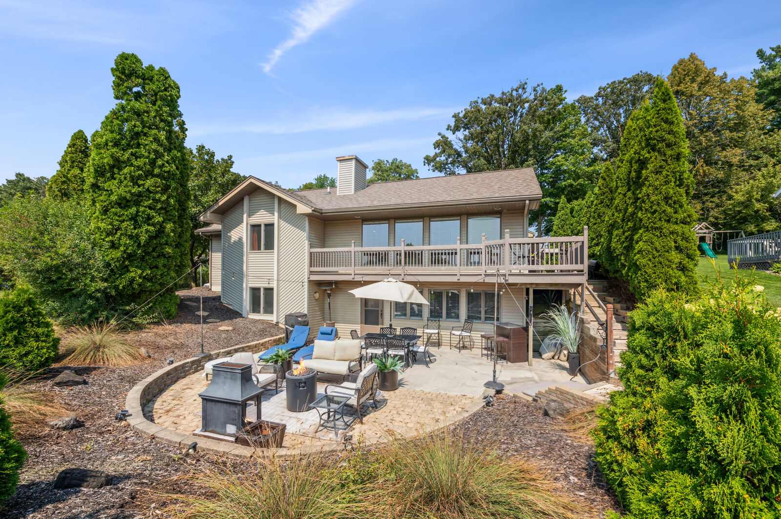 Property Photo: 464 Westwood Dr WI 53085