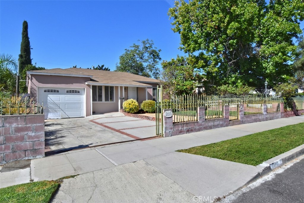 Property Photo:  1117 N Frederic St.  CA 91505 