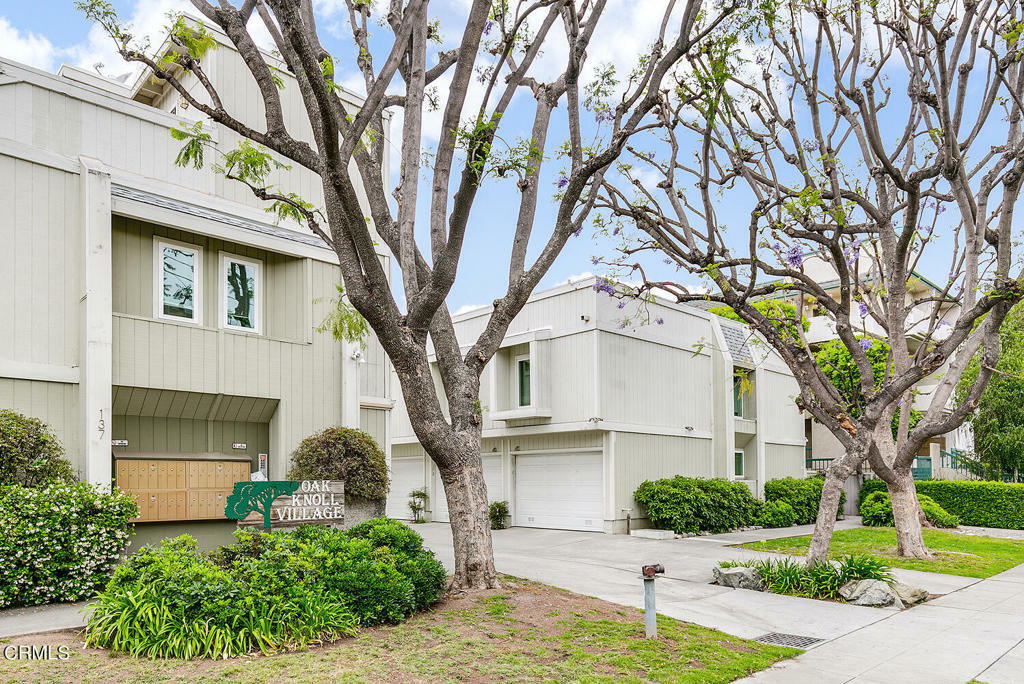 Property Photo:  137 N Oak Knoll Avenue 2  CA 91101 