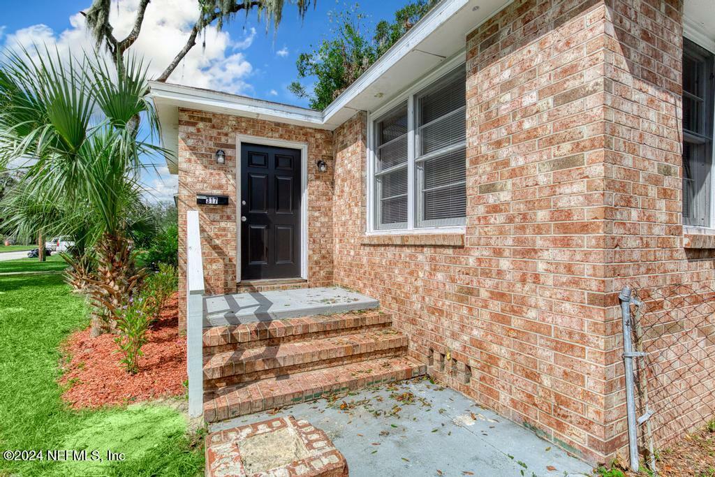 Property Photo:  317 W 66th Street  FL 32208 