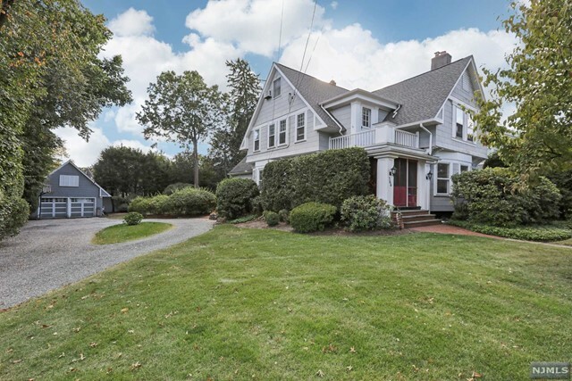 Property Photo:  366 Evergreen Place  NJ 07450 