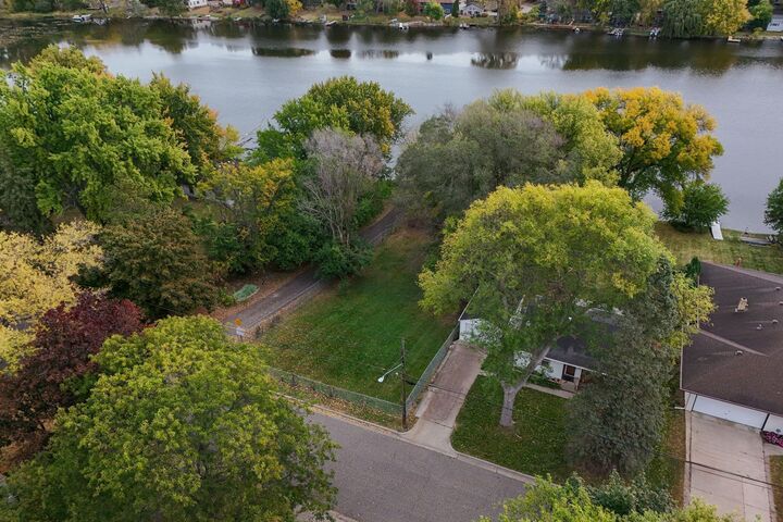 509 Gentry Avenue N  Oakdale MN 55128 photo