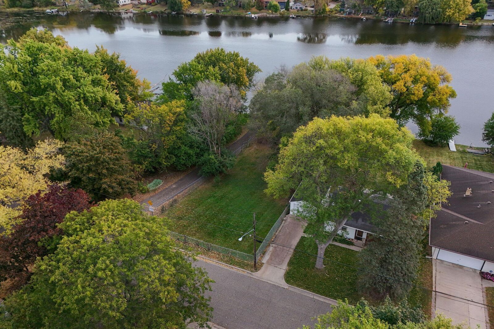 Property Photo:  509 Gentry Avenue N  MN 55128 