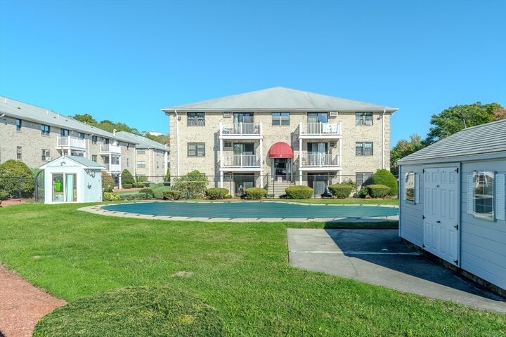 Property Photo: 6 Kenmar Dr 6 MA 01821