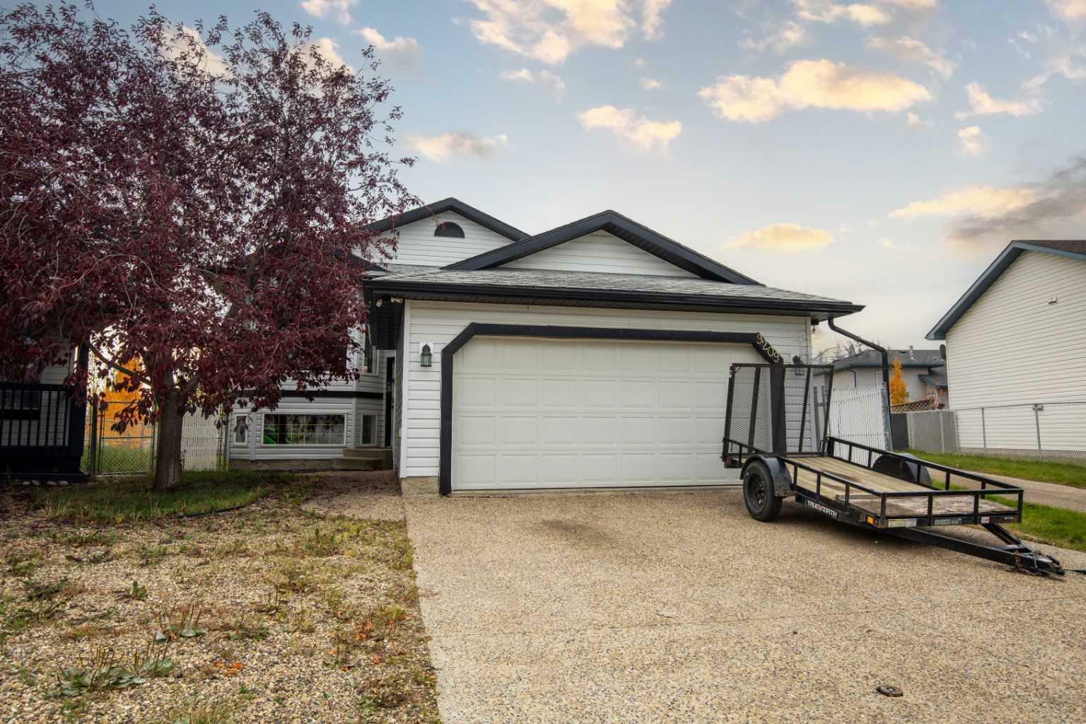 Property Photo:  9209 115 Avenue  AB T8V 7E8 