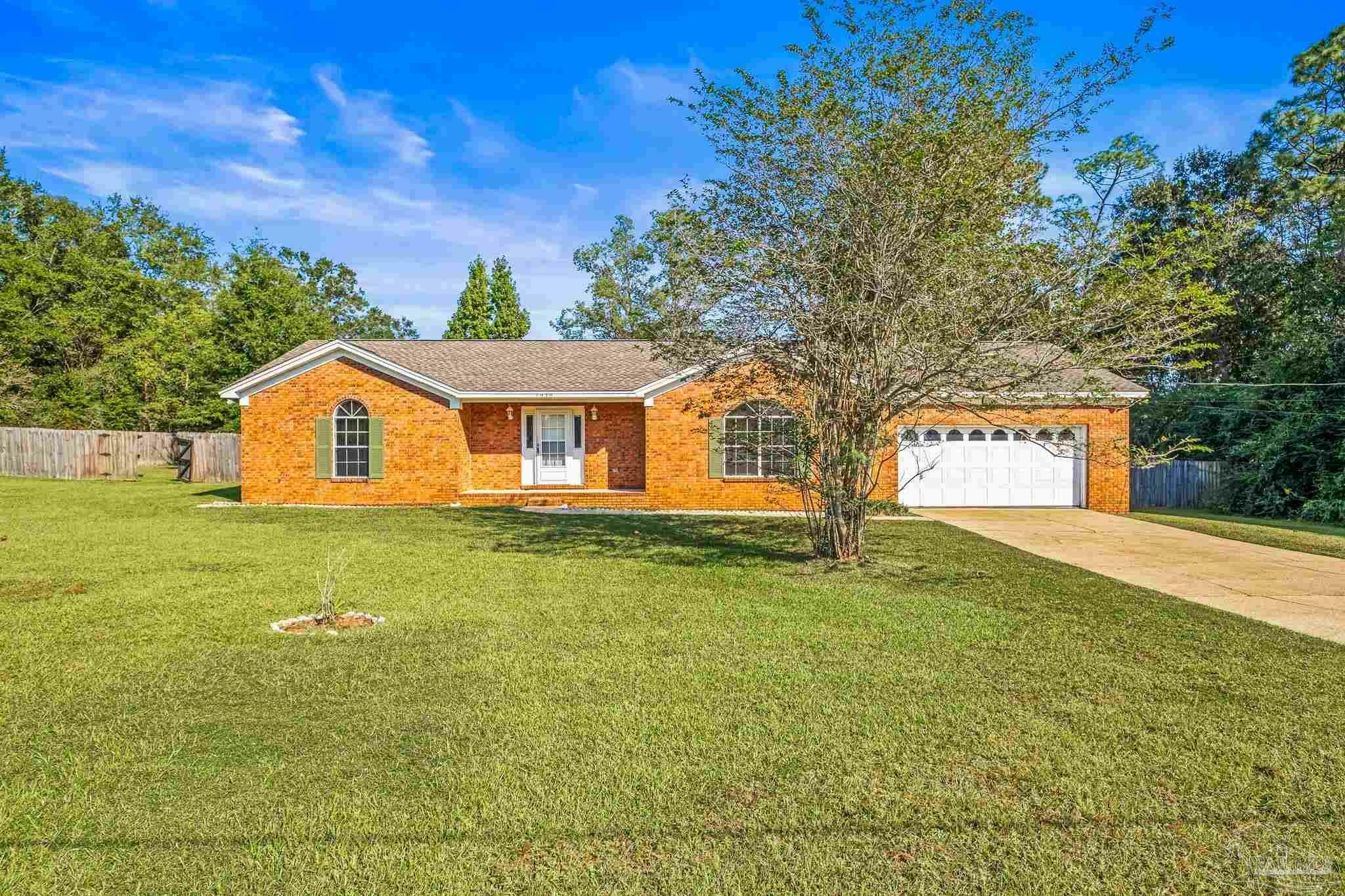 Property Photo:  1030 Pine Top Ln  FL 32533 