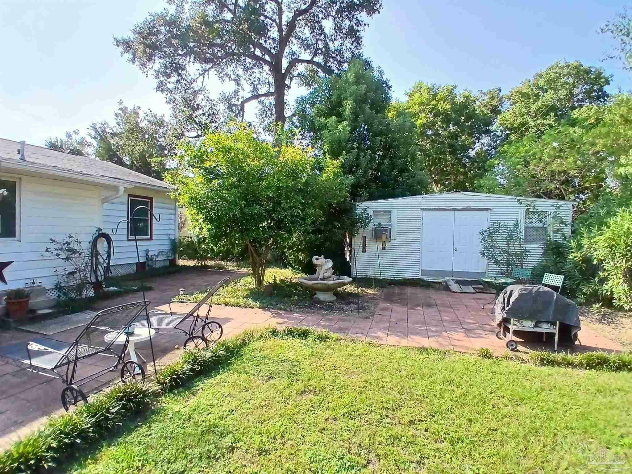 Property Photo:  111 SE Syrcle Dr  FL 32507 