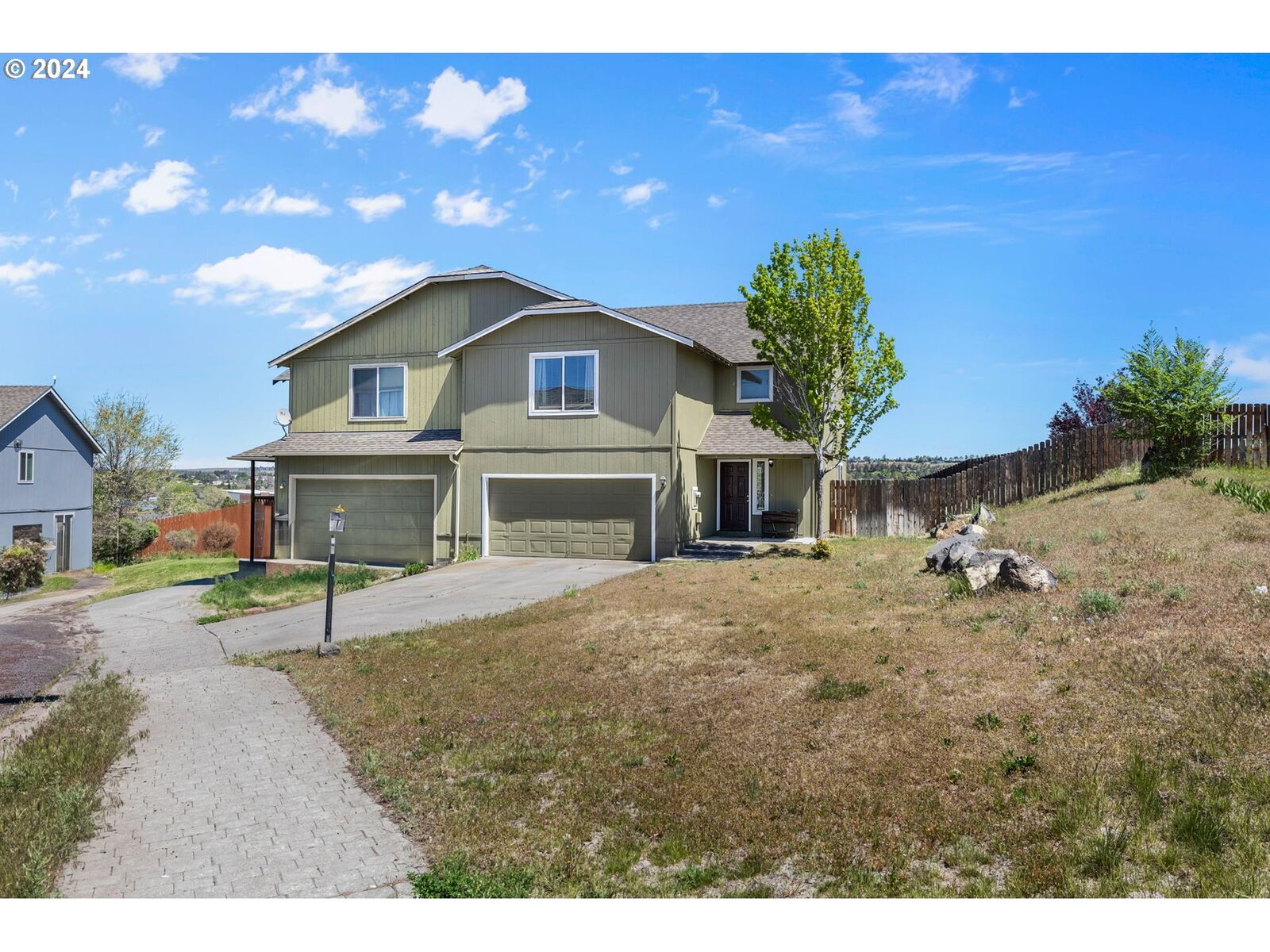 Property Photo:  793 SE Maui Ln  OR 97741 