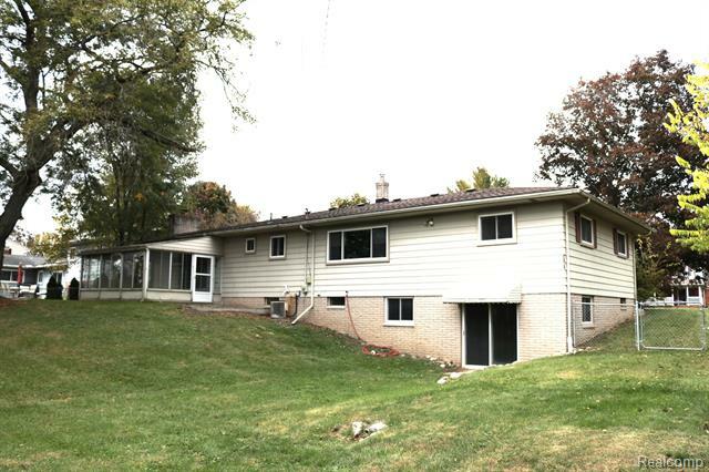 Property Photo:  6633 Shelley Drive  MI 48348 