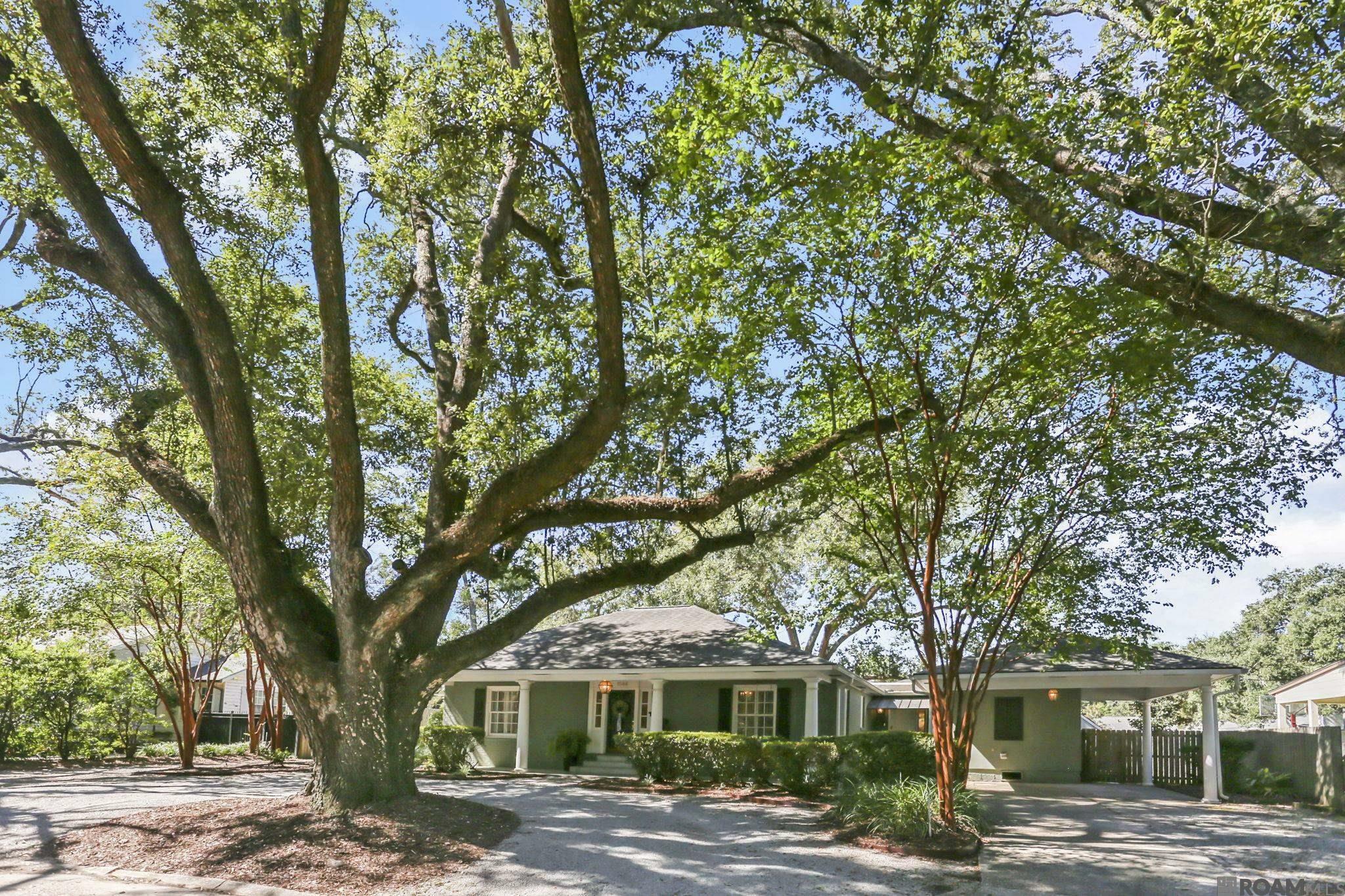Property Photo: 1544 Country Club Dr LA 70808