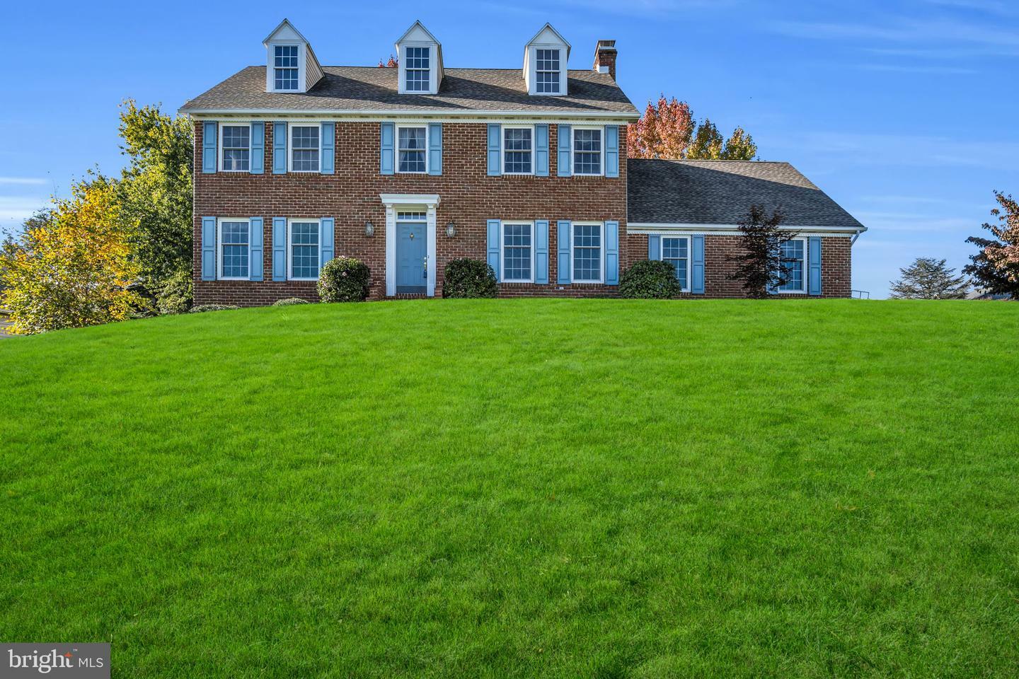 Property Photo:  1048 Country Club Road  PA 17011 