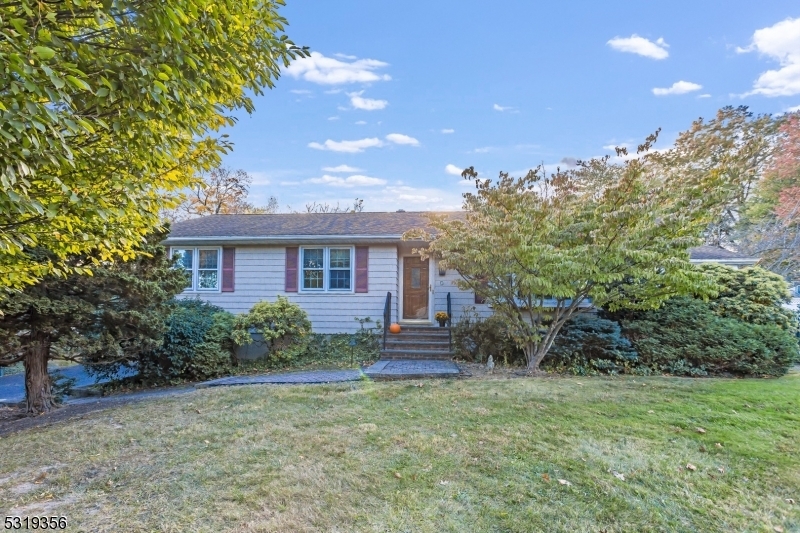 Property Photo:  1 Woodcrest Rd  NJ 07981 