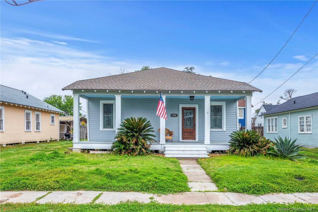 Property Photo:  701 Iris Street  LA 70601 