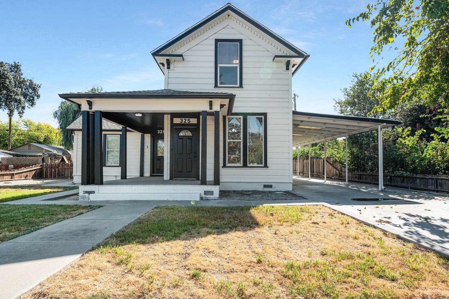 Property Photo:  325 W Bush Street  CA 93245 