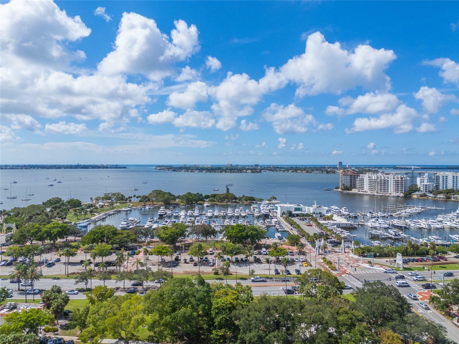 Property Photo:  33 S Gulfstream Avenue 1007  FL 34236 