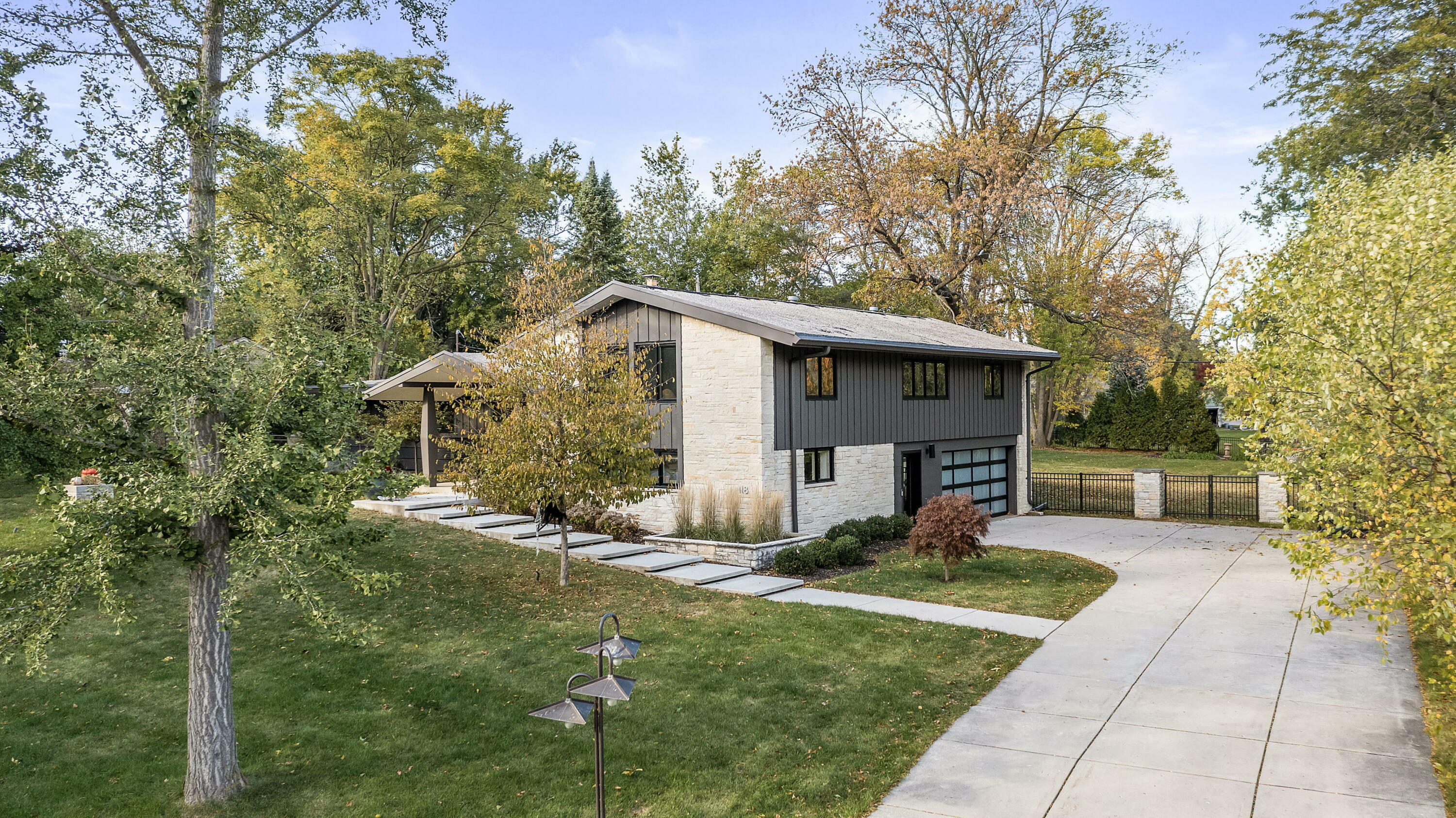 Property Photo:  118 W Bergen Dr  WI 53217 