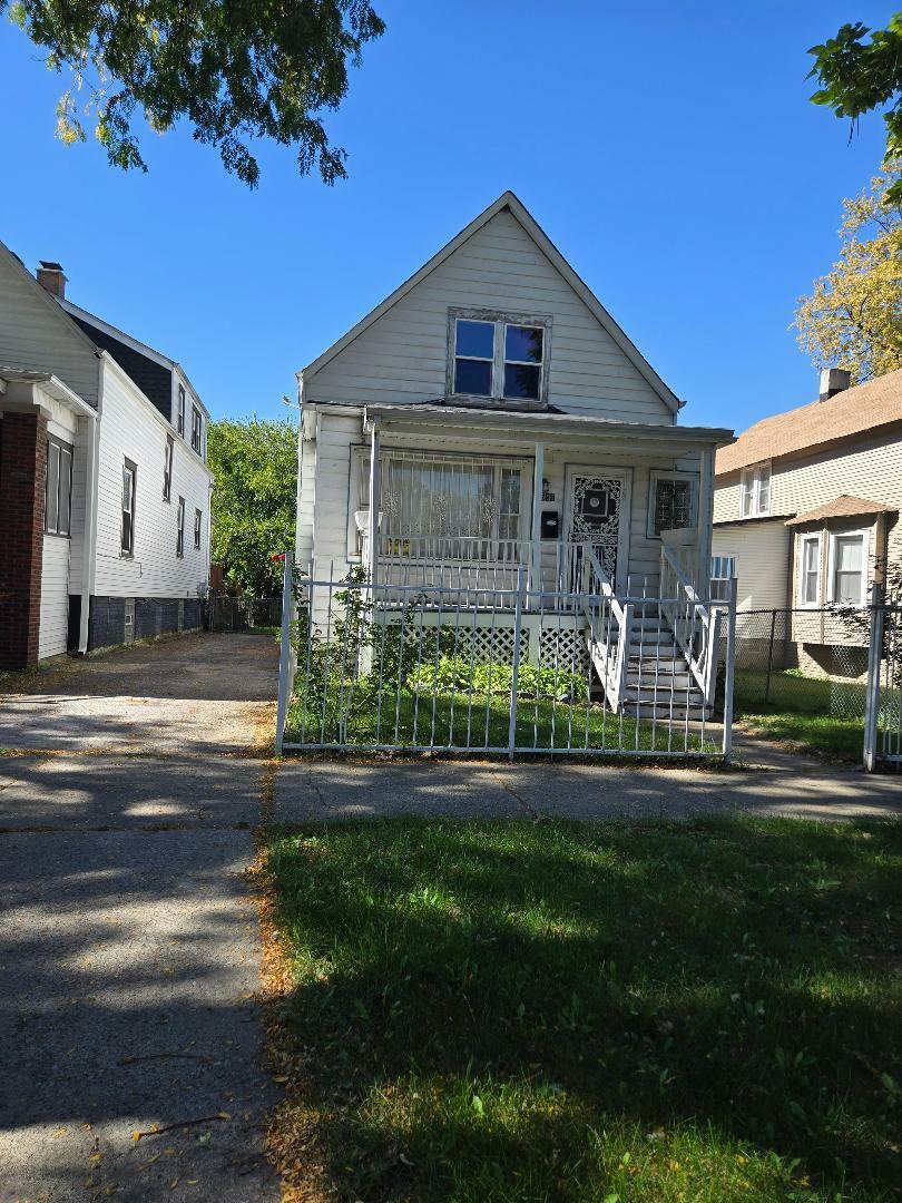 Property Photo:  8546 S Lowe Avenue  IL 60620 