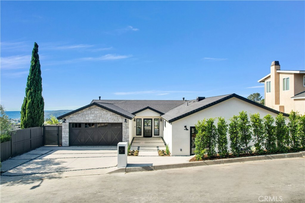 Property Photo:  3059 Cresta Way  CA 92651 