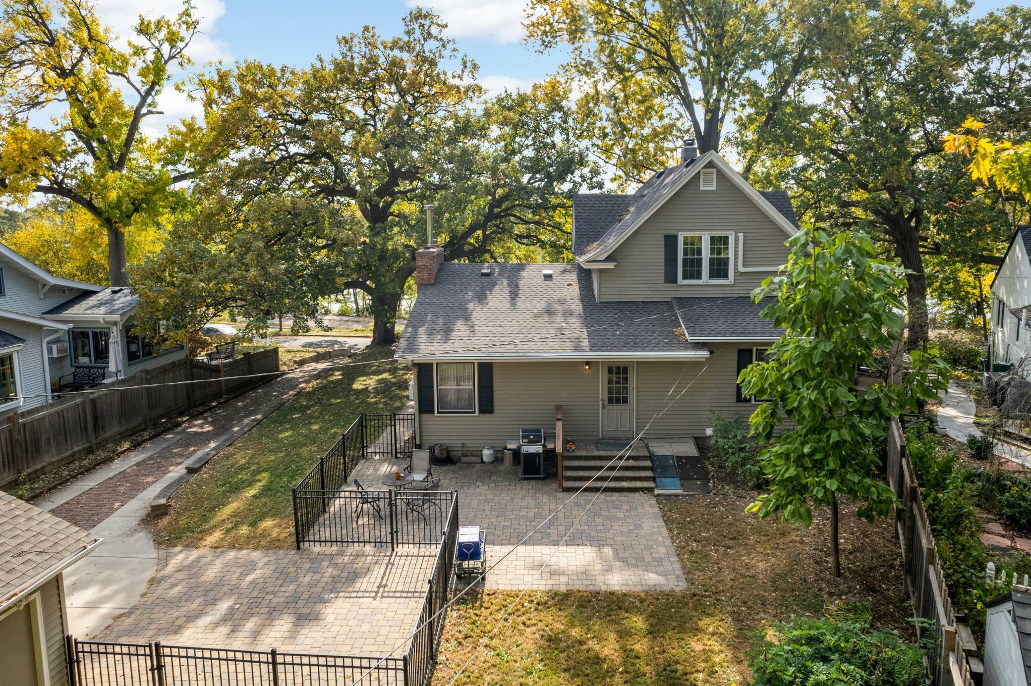 Property Photo:  1230 Como Boulevard E  MN 55117 