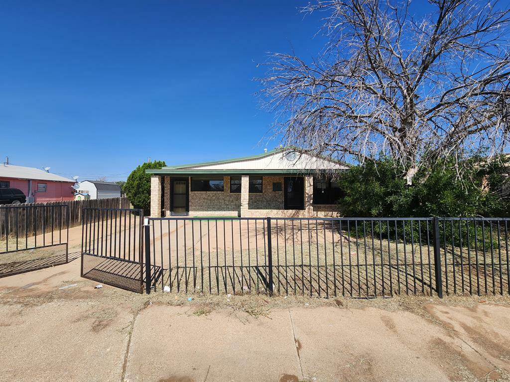 Property Photo:  911 Snyder St  TX 79761 