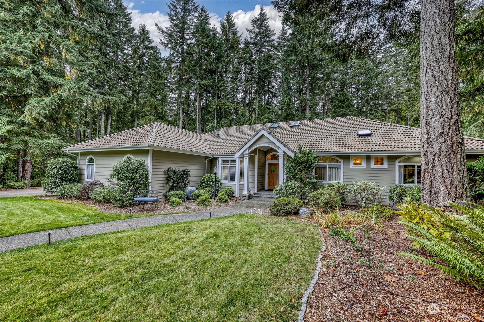 Property Photo: 8821 Hudson Court NE WA 98110