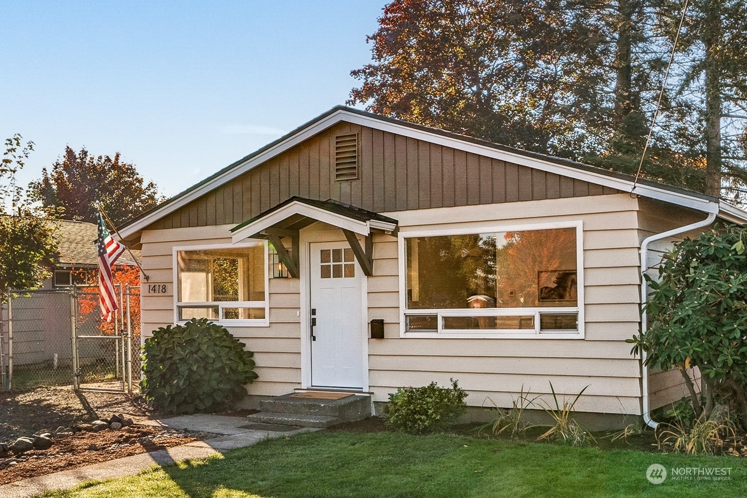 Property Photo:  1418 Chinook Avenue  WA 98022 