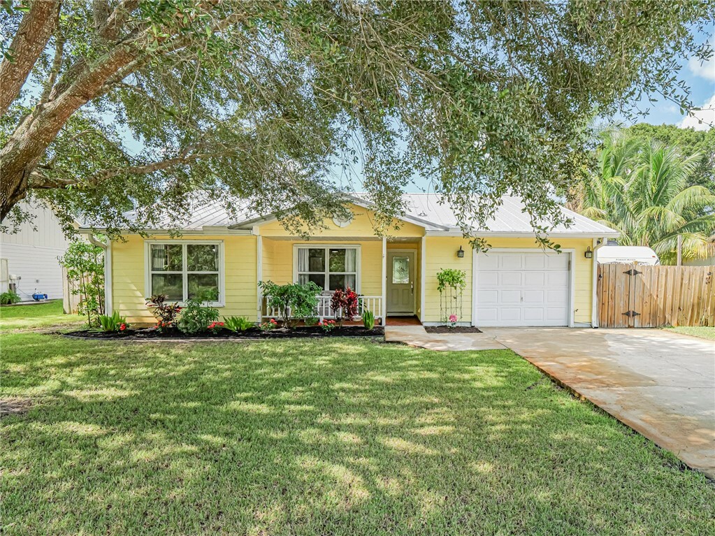 Property Photo:  545 35th Avenue  FL 32968 