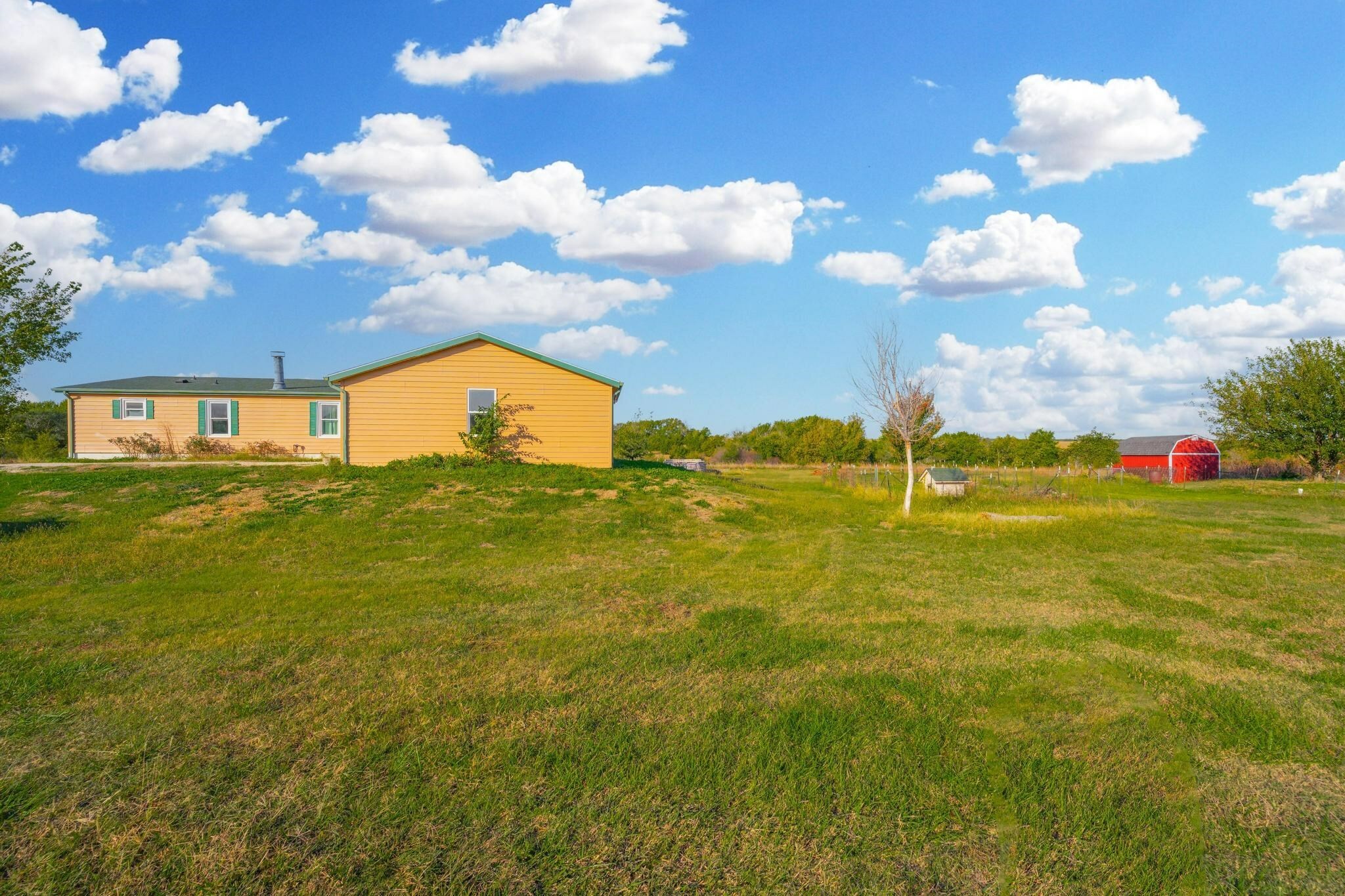 Property Photo:  2320 SW 157th Ter  KS 67074 