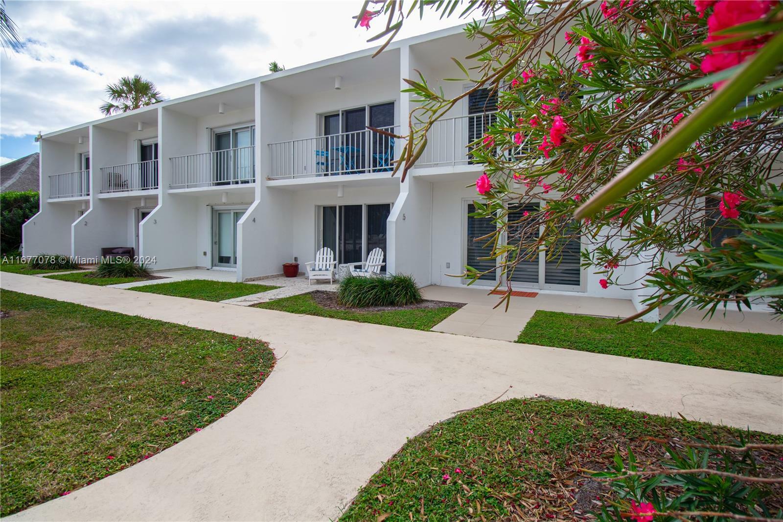 Property Photo:  881 Ocean Dr Th15  FL 33149 