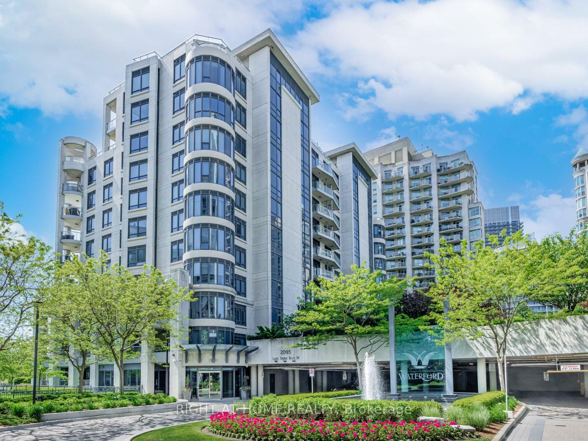 Property Photo: 2095 Lake Shore Boulevard W Lph19 ON M8V 4G4