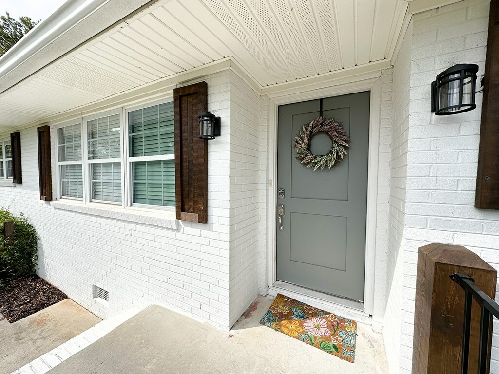 Property Photo:  932 Hardwick Circle  GA 30720 