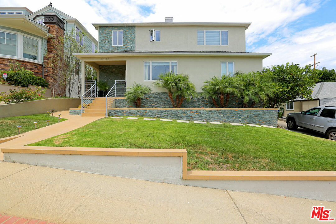 Property Photo:  12117 Stanwood Dr  CA 90066 