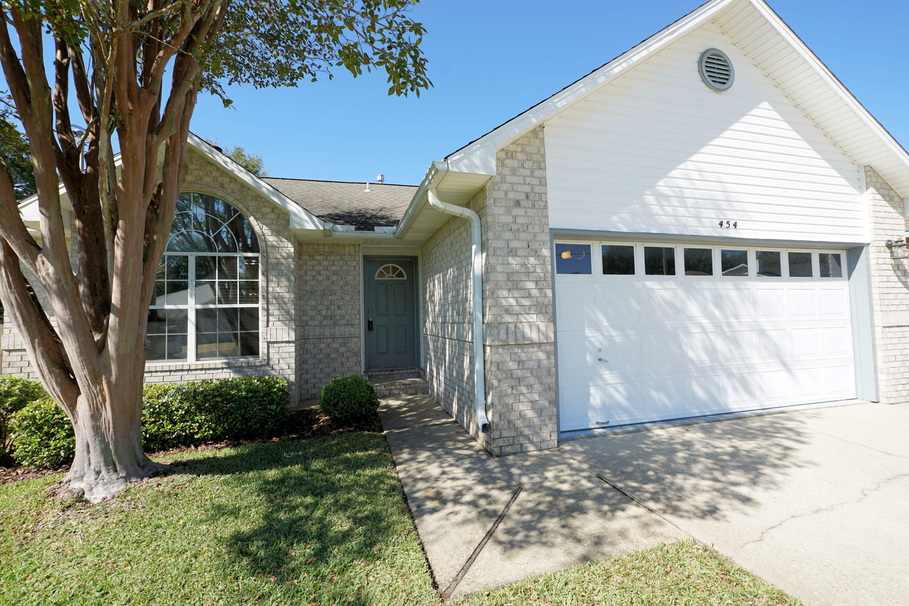 Property Photo:  454 West Park Drive  FL 32569 