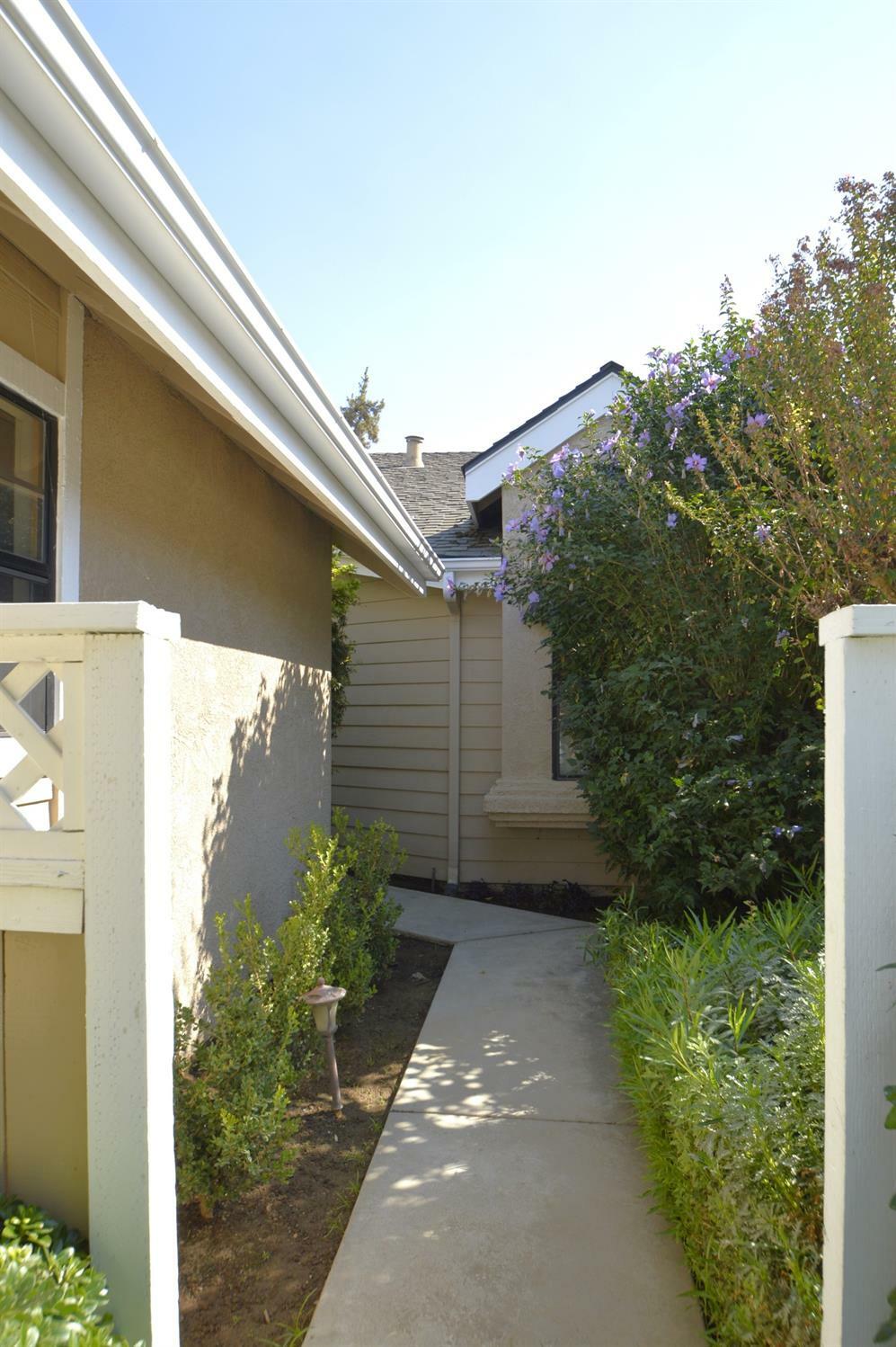 Property Photo:  5110 N Fruit Avenue N 116  CA 93711 