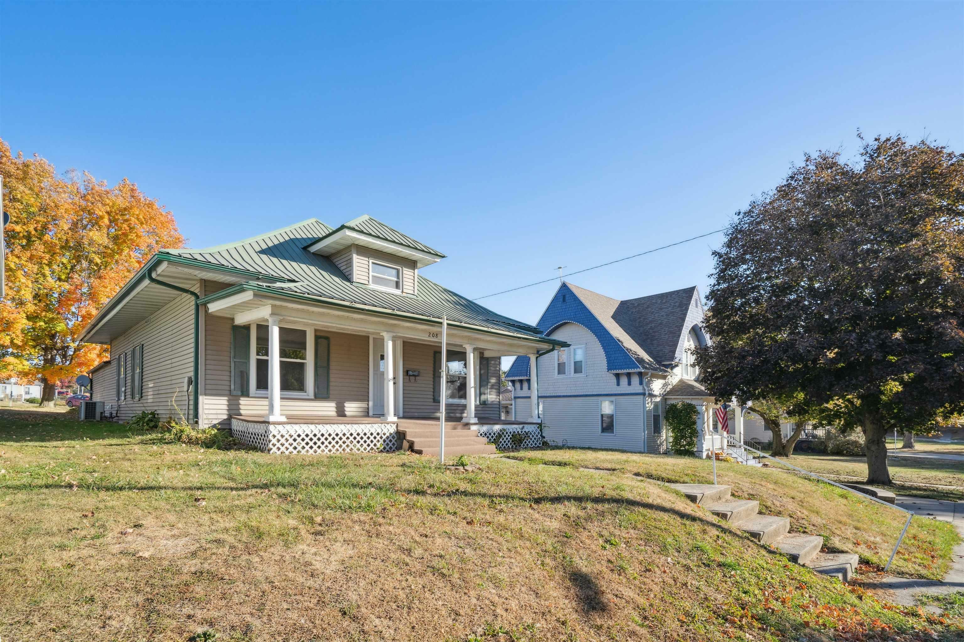 Property Photo:  208 Maple Street  IA 52175 