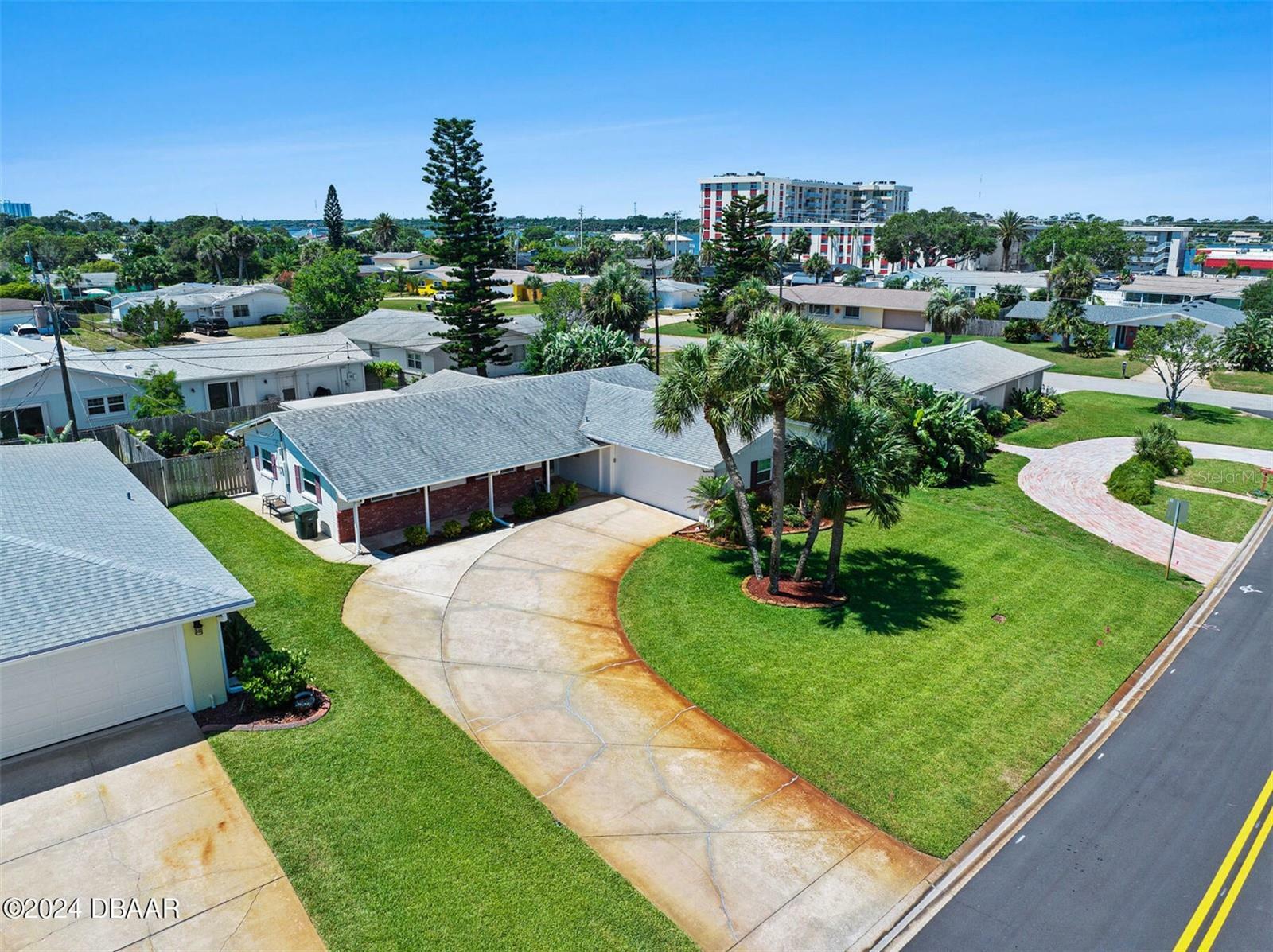 Property Photo: 306 Fordham Drive FL 32118