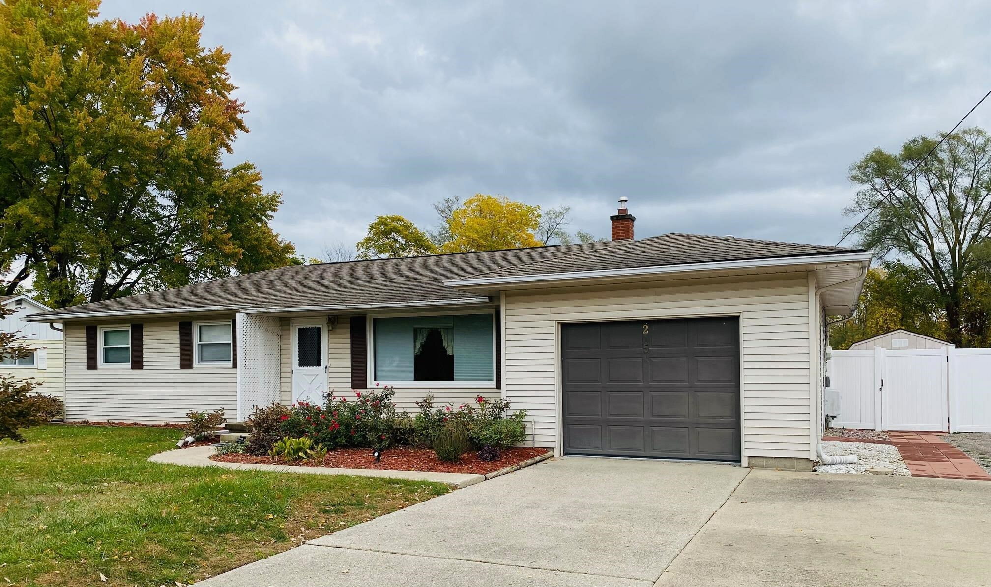 Property Photo:  215 E Gloucester Drive  MI 48609 