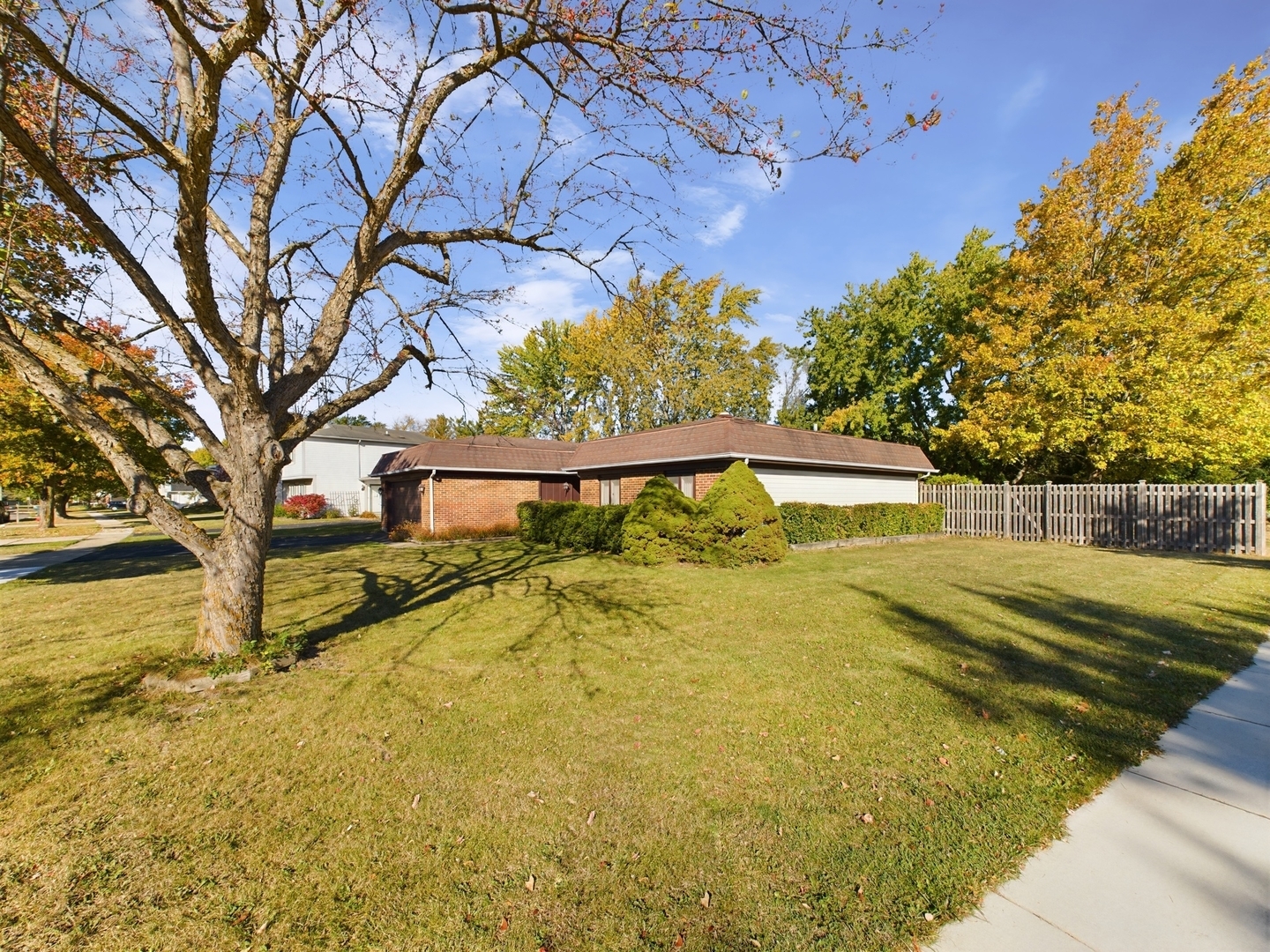 Property Photo:  1700 Shorewood Drive W  IL 60192 