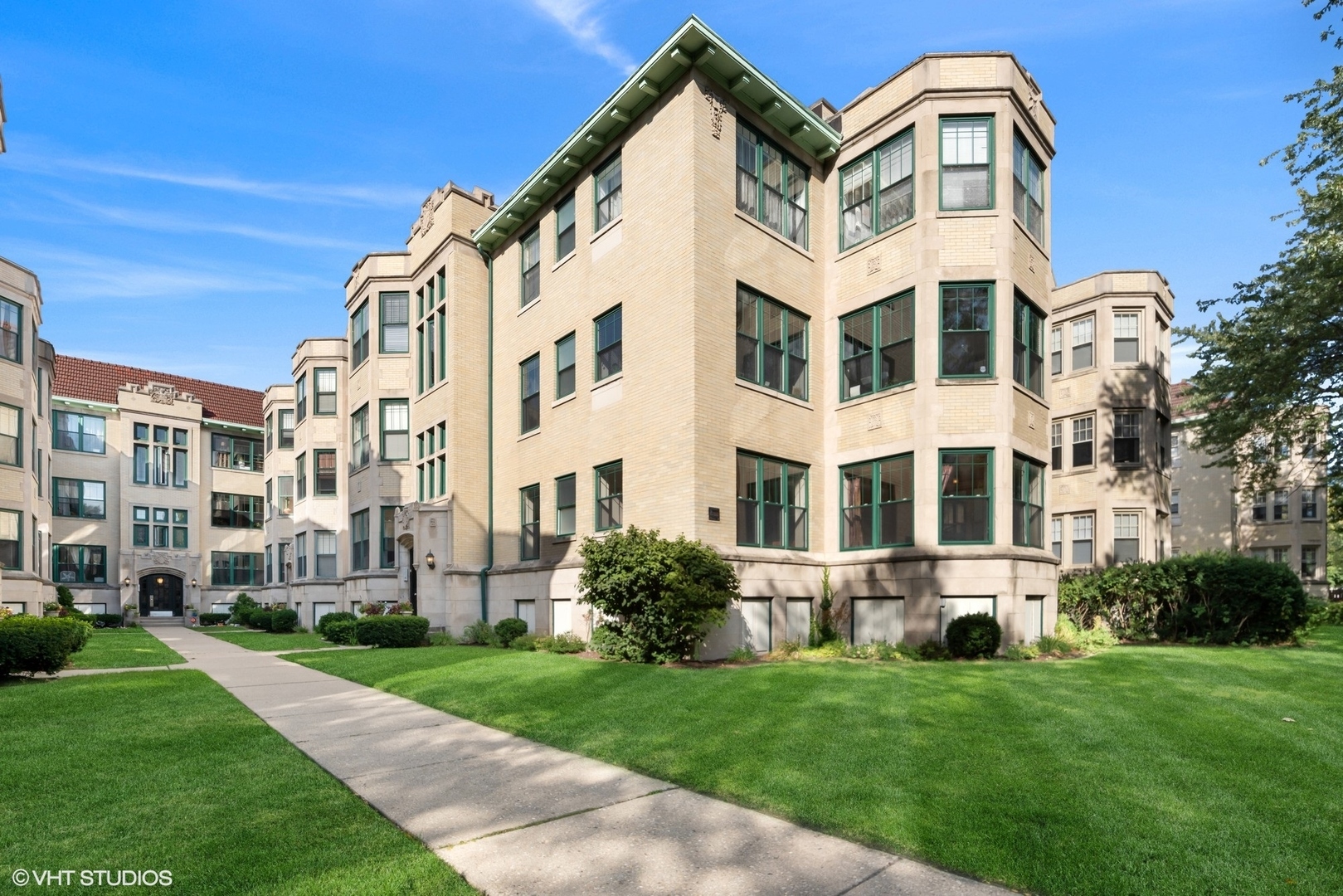 Property Photo: 1426 W Lunt Avenue 1S IL 60626