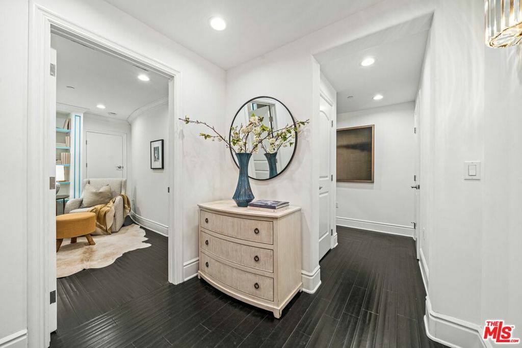 Property Photo:  1544 Camden Avenue 101  CA 90025 