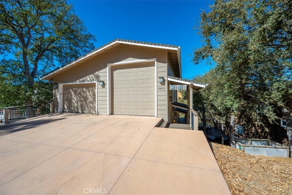 Property Photo:  2493 Captains Walk  CA 93426 