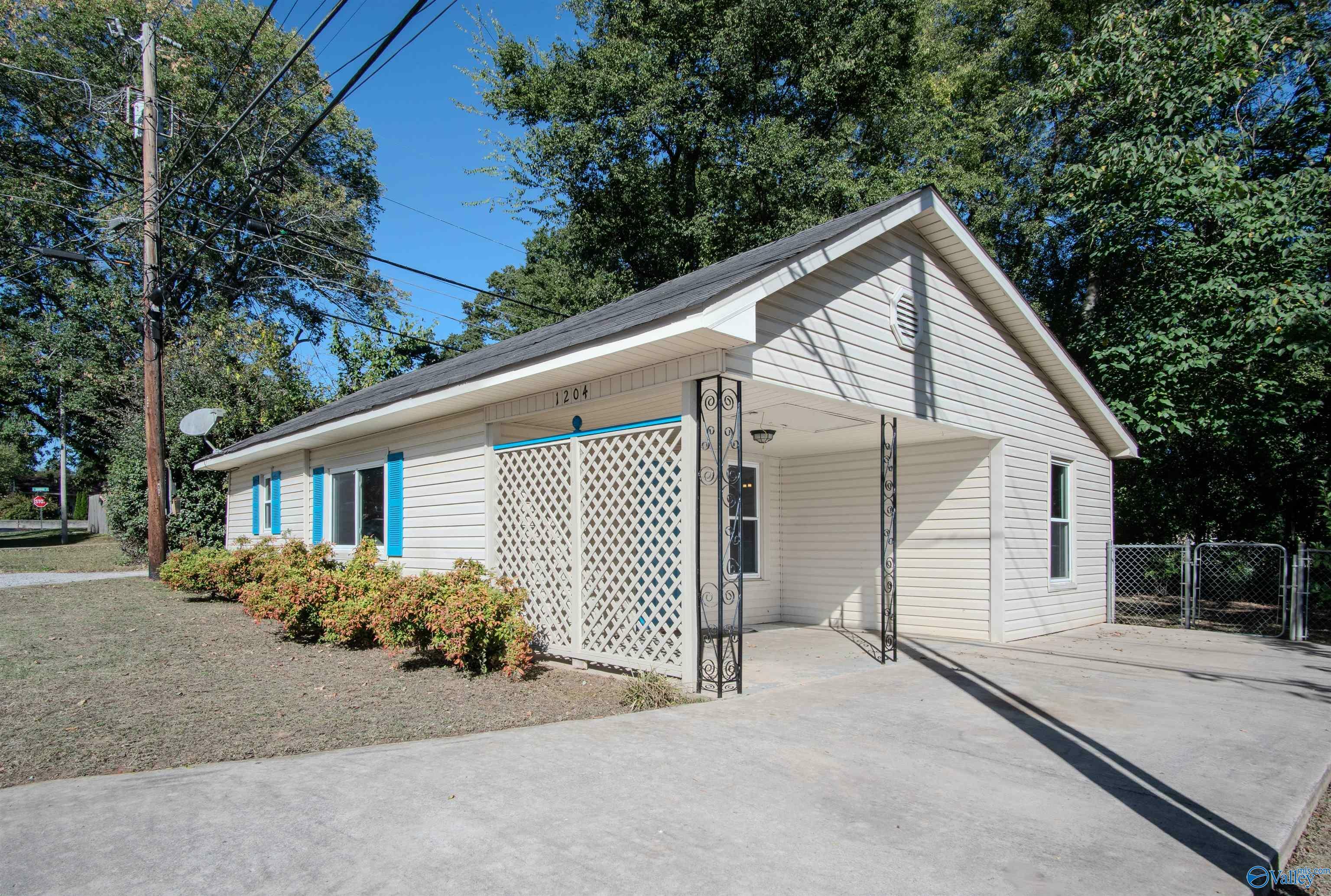 Property Photo:  1204 Windham Street NE  AL 35801 