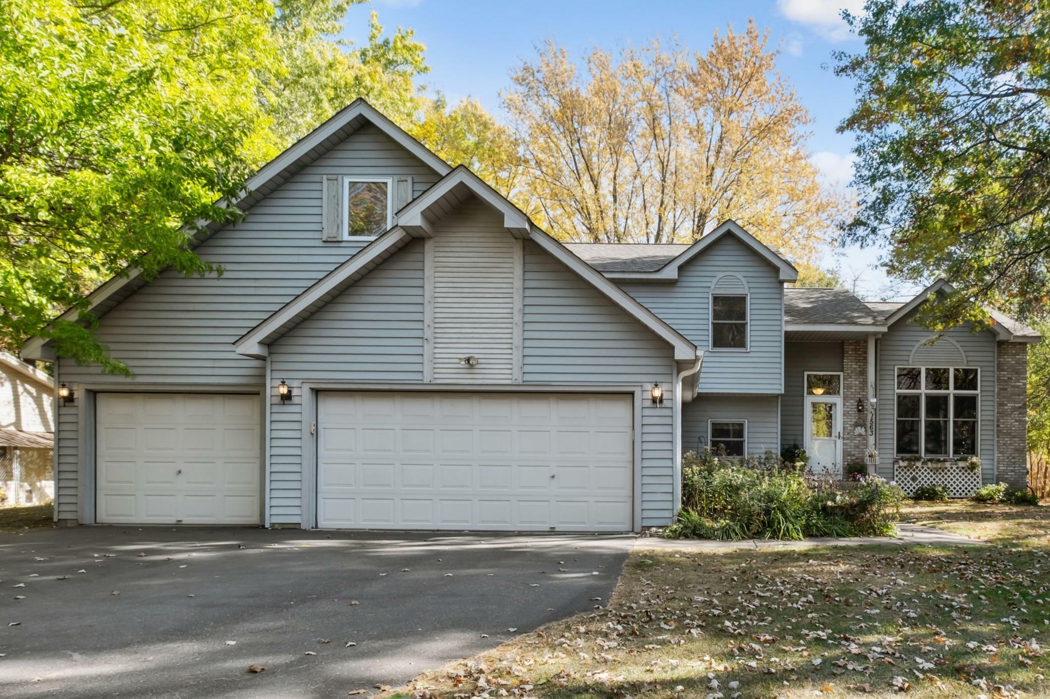 Property Photo:  1563 Goodview Avenue N  MN 55128 