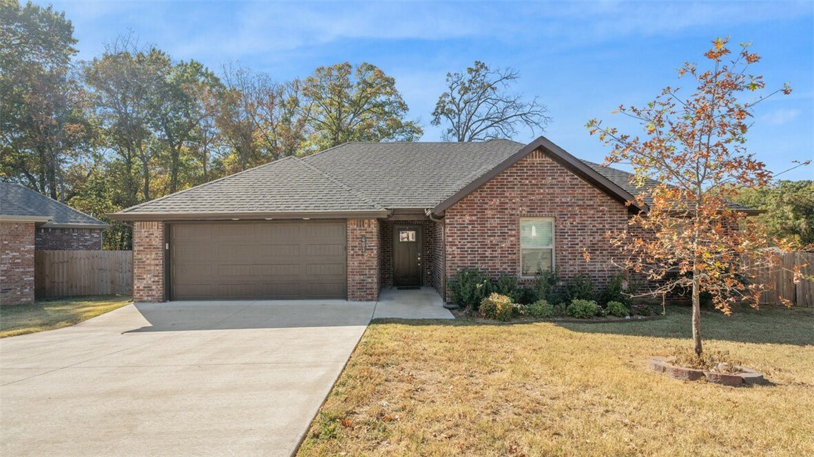 Property Photo:  401 Love Court  AR 72734 