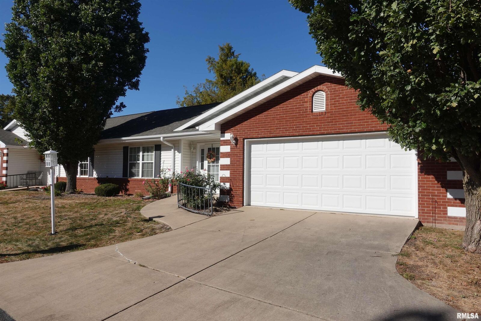 Property Photo:  617 Cypress Lane  IL 61401 