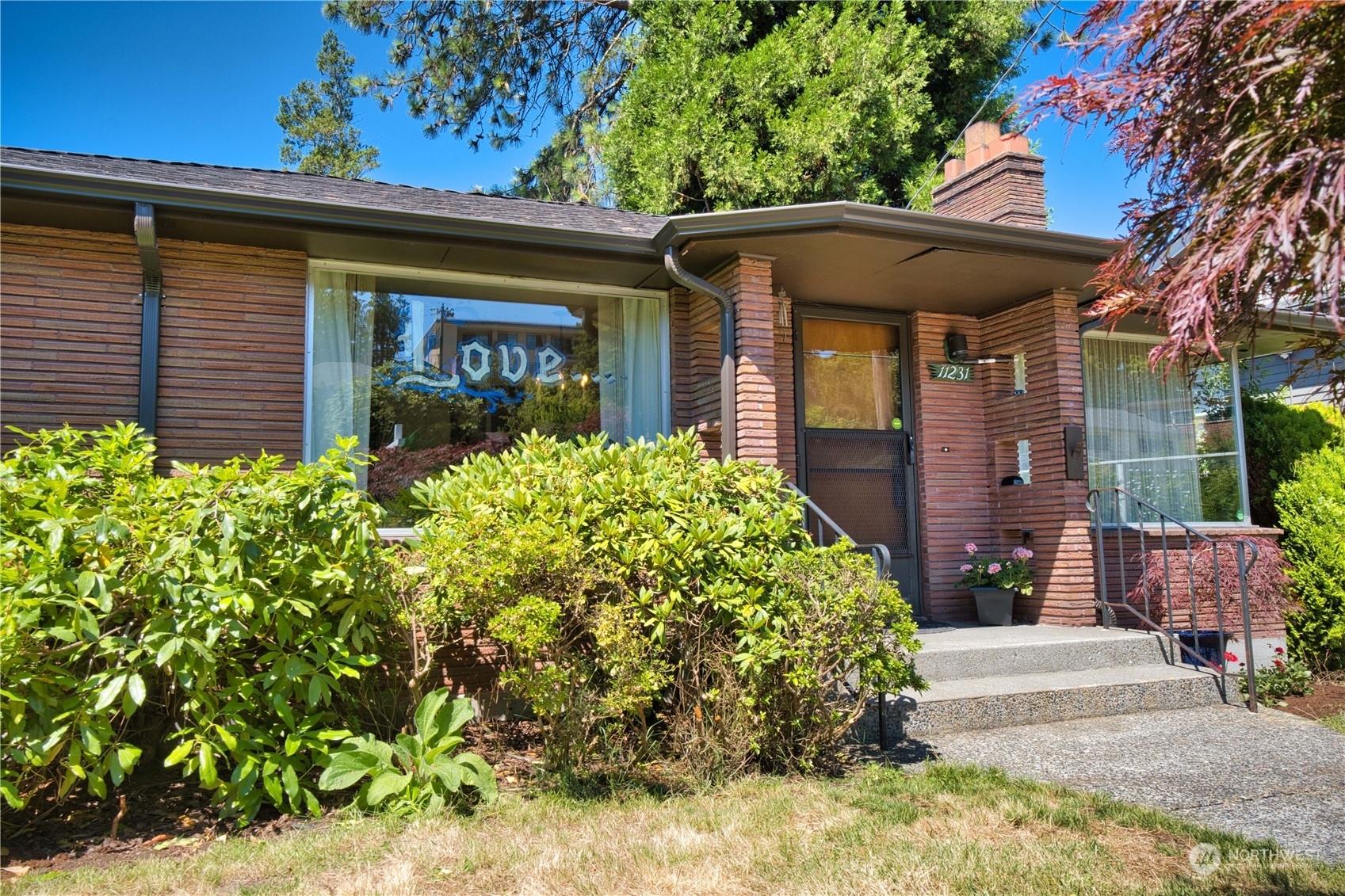 Property Photo:  11231 Palatine Avenue N  WA 98133 